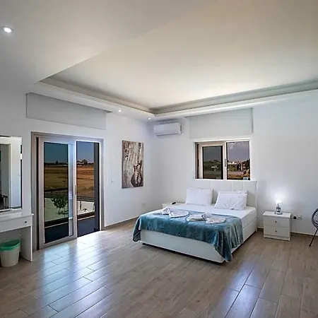 Отель Sienna, Fabulous 6bdr Protaras 3*