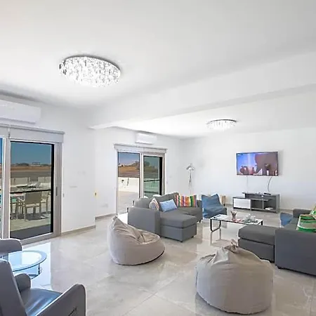 Отель Sienna, Fabulous 6bdr Protaras