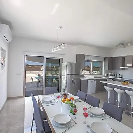 Sienna, Fabulous 6bdr Protaras Отель Паралимни
