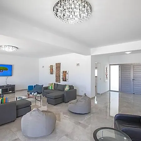 Sienna, Fabulous 6bdr Protaras 3* Паралимни