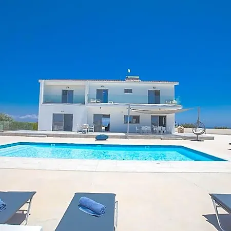 Sienna, Fabulous 6bdr Protaras Отель 3*