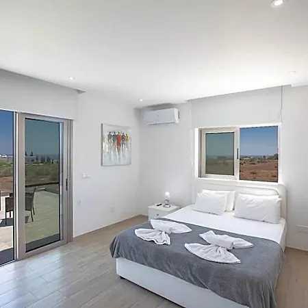 Отель Sienna, Fabulous 6bdr Protaras 3*