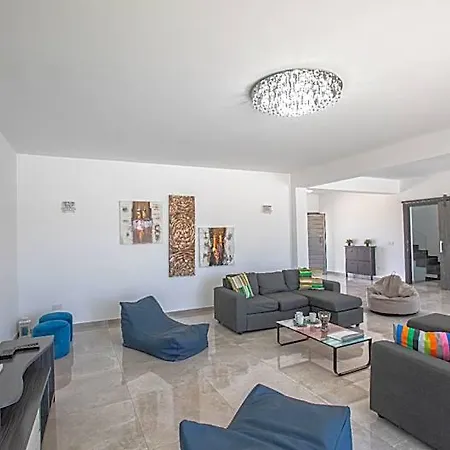 Sienna, Fabulous 6bdr Protaras Hotel 3*