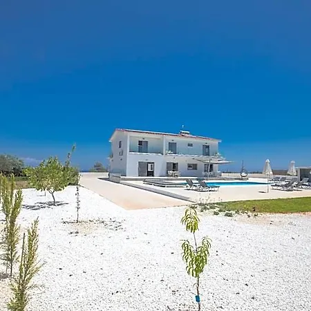 Sienna, Fabulous 6bdr Protaras 3*