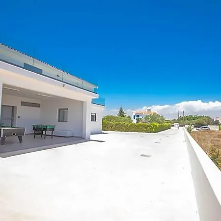 Sienna, Fabulous 6bdr Protaras Паралимни