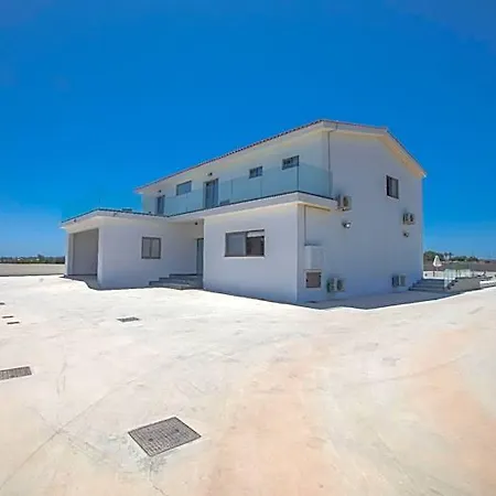 Отель Sienna, Fabulous 6bdr Protaras Паралимни